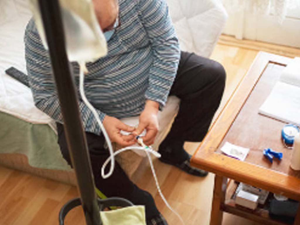 Emptying catheter bags